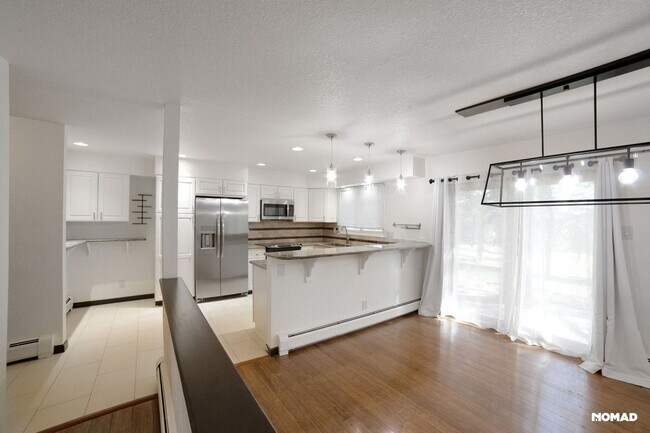 Building Photo - Spacious 4BR Condo in Evergreen
