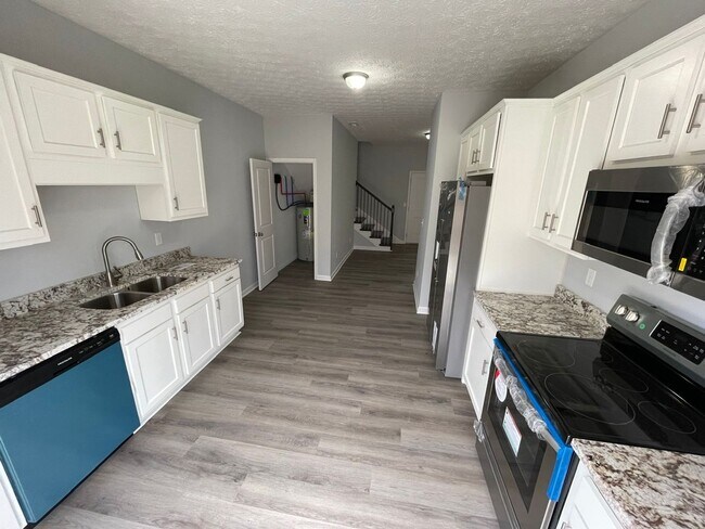 Building Photo - 1856-1858 Blackwell Road Duplex