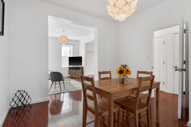 Building Photo - 2 Story Home in Botanical Heights (Optiona...