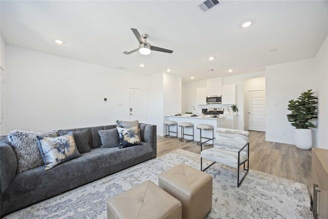 Building Photo - 5930 Manning Oaks St