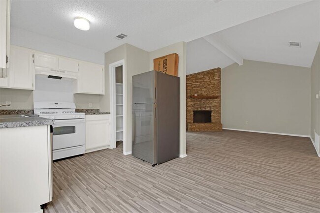 Building Photo - 6305 Emerald Forest Dr