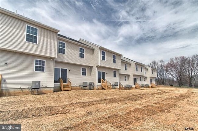 Building Photo - Coming Soon!! Gorgeous Townhome in Spring Grove!!!!