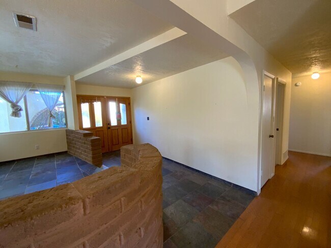 Building Photo - 4 Bedroom Single Story Home Available Near Tramway Blvd NE & Copper Ave NE!