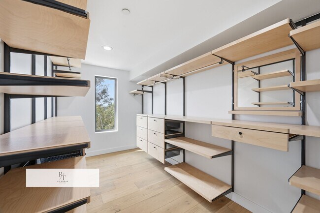 Building Photo - Luxury Modern Living with Stunning LA Skyline Views