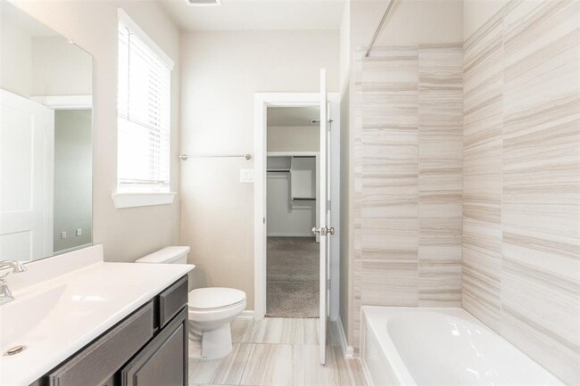 Building Photo - 2511 Manor Valley Ct