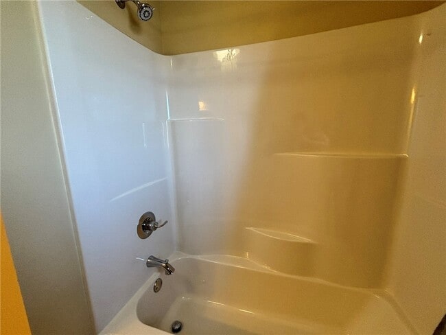 Building Photo - 1289 Creek St