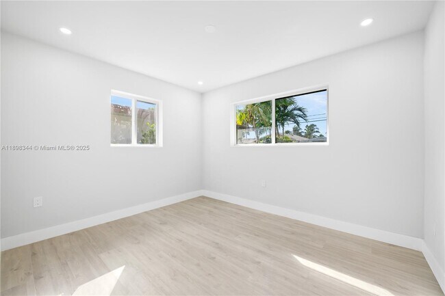 Building Photo - 8560 SW 126th Terrace