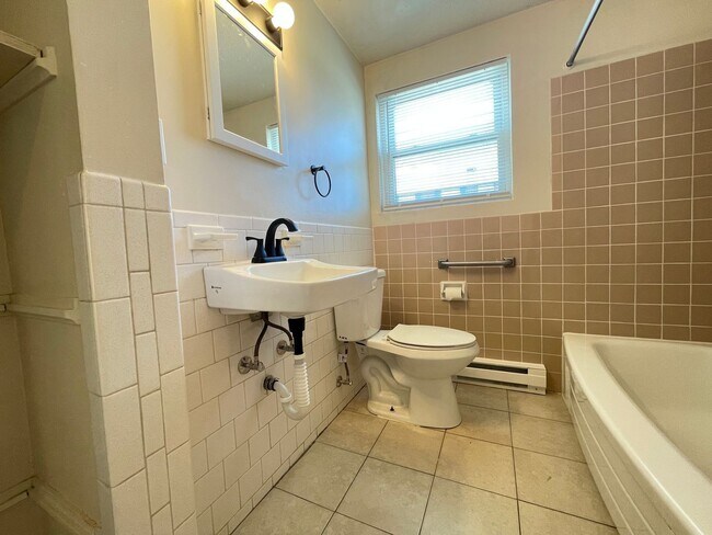 Building Photo - 173 Loudon Rd