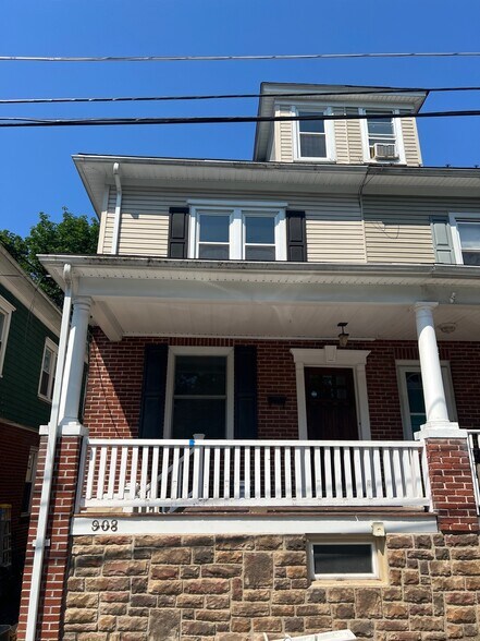 Primary Photo - 908 Porter St