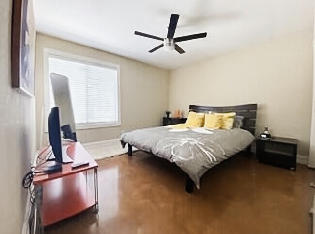 Building Photo - 27500 Avenida Quintana