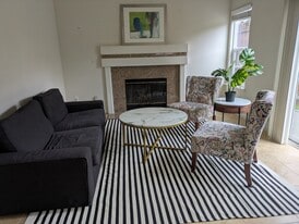 Building Photo - 105 Donegan Ct