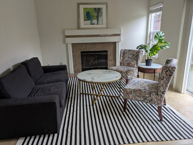 Building Photo - 105 Donegan Ct