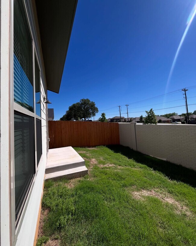 Building Photo - Oak Grove Lane, Aubrey, TX 76227 - 2 BR 2 BA detached house