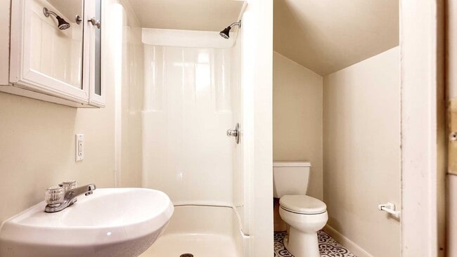 Building Photo - 1002 N Madison St