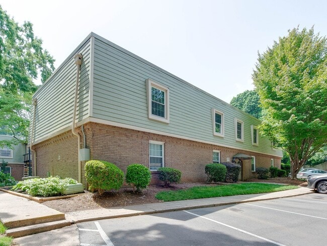 Building Photo - Check out this amazingly located 3 bed/2 b...