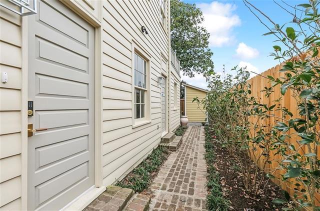 Building Photo - 914 Dante St