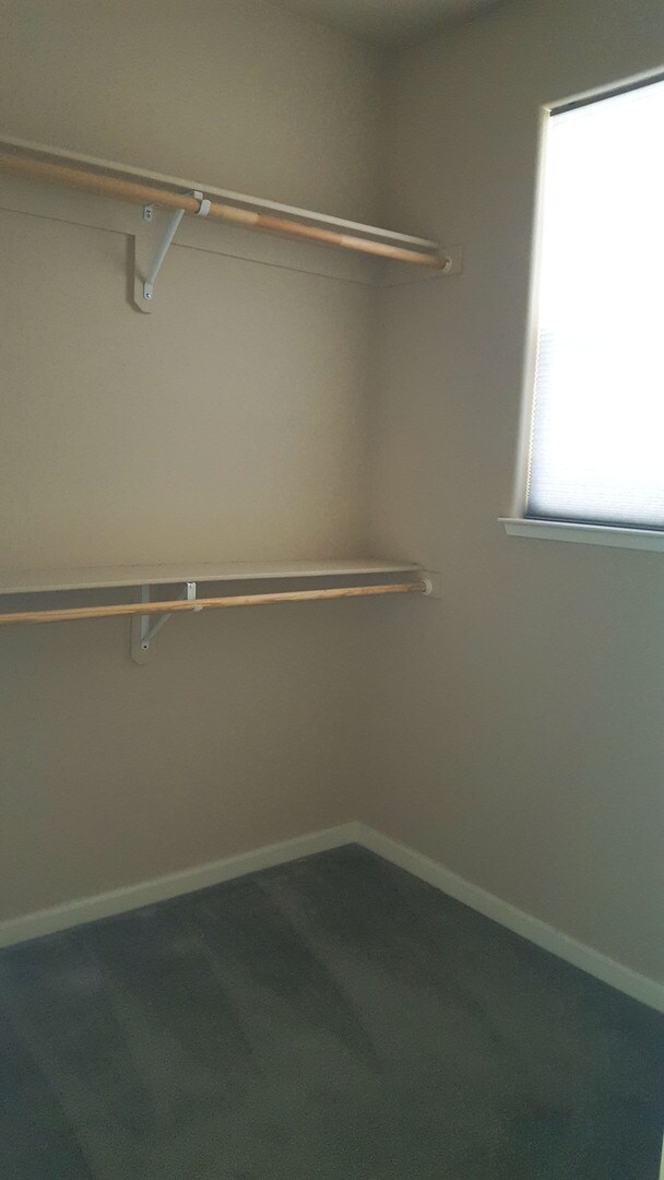 Building Photo - Gorgeous Town Home Across from Virginia Lake!