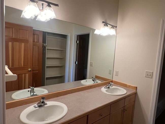 Building Photo - Located on Bridger Golf Course