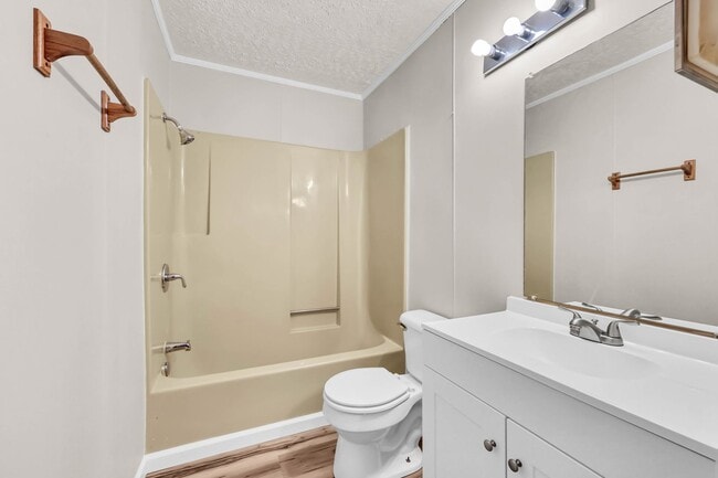 Building Photo - Dover Area-Renovated