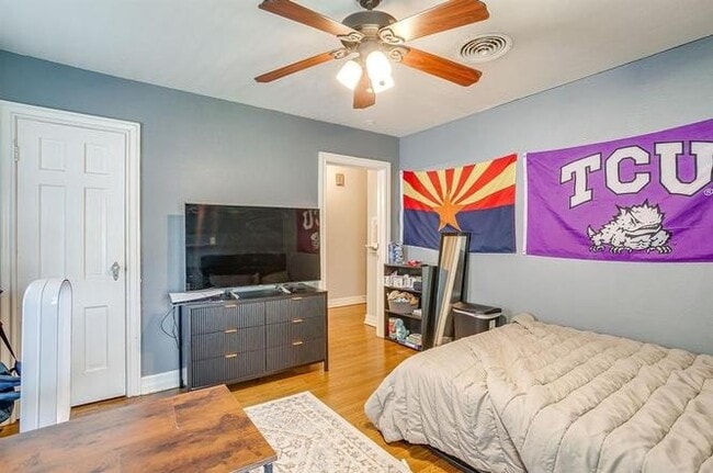 Building Photo - 3224 Cockrell Ave