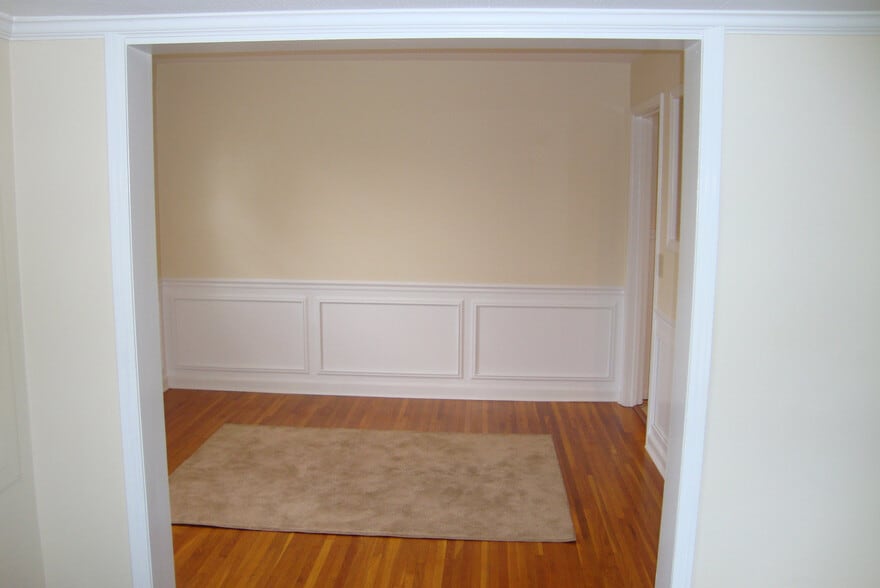 Building Photo - 4925 Hopedale Dr