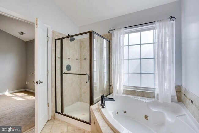 Building Photo - 25242 Dunvegan Square