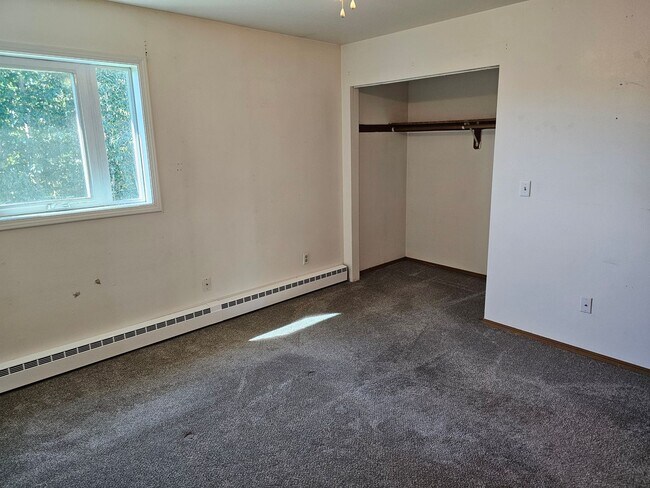 Building Photo - 2806 S Barnette St