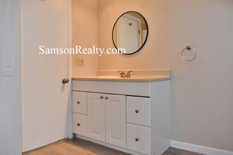 Building Photo - 256 Warren Ave