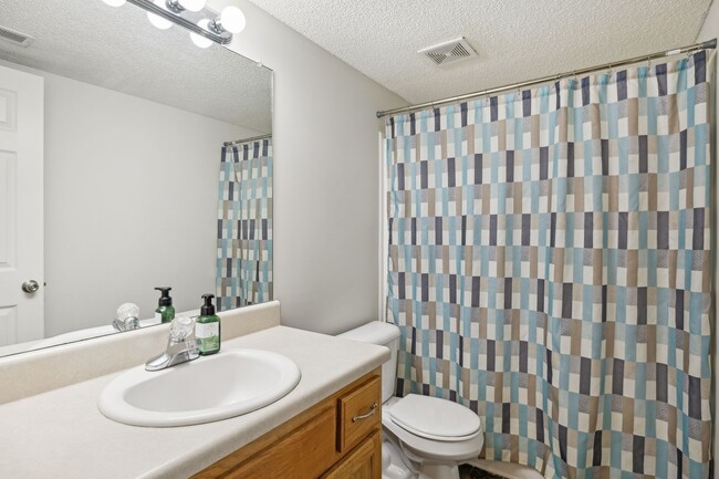 Building Photo - 1307 Bluebonnet Dr
