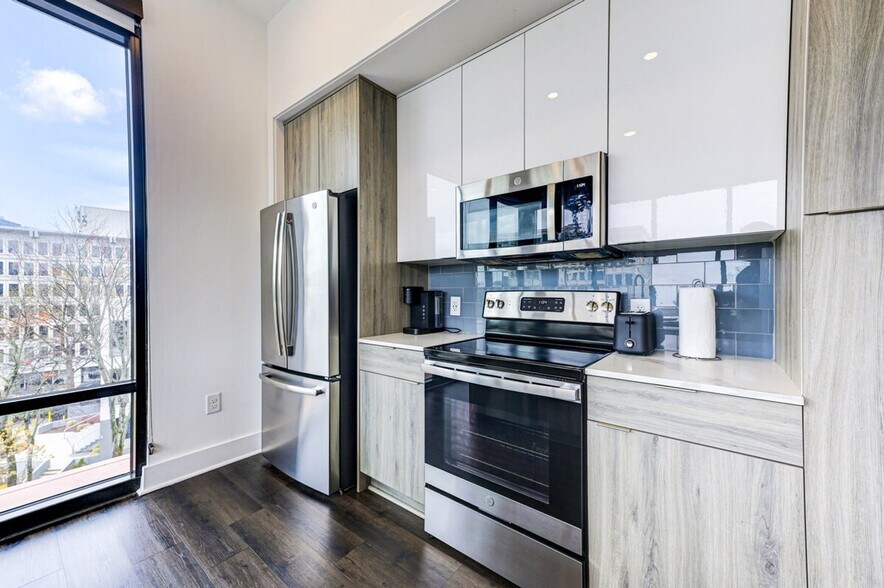 Building Photo - 1075 Peachtree Rd