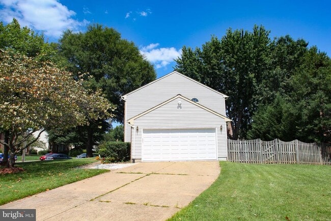 Building Photo - 9621 Bainbridge Ct