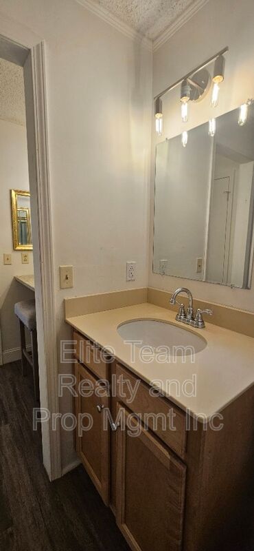 Building Photo - 8106 Tamalpais Ct