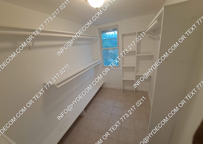 Building Photo - 8723 S Racine Ave