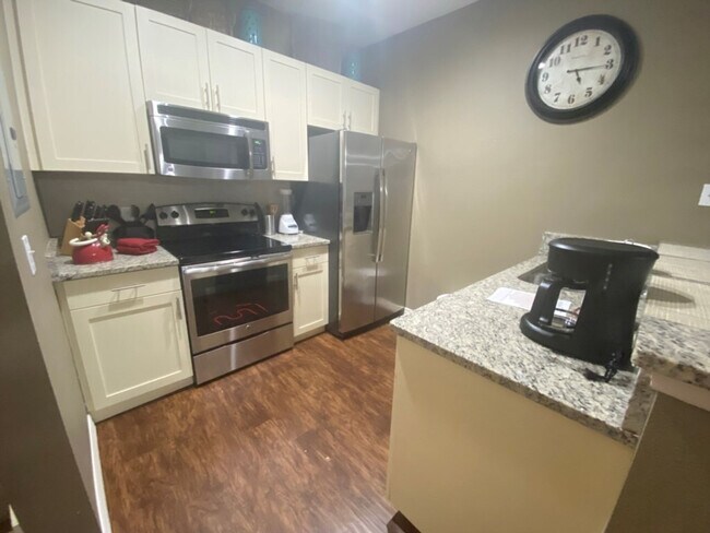 Building Photo - 5372 Diplomat Ct