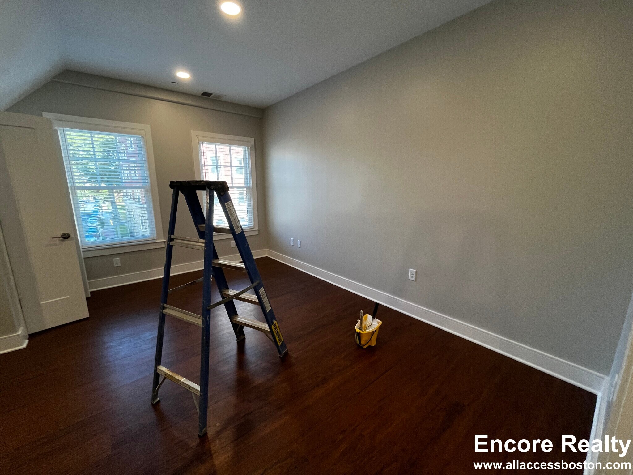 Building Photo - 390 Harvard St