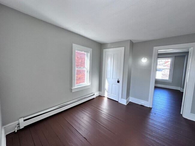 Building Photo - 312 W North St