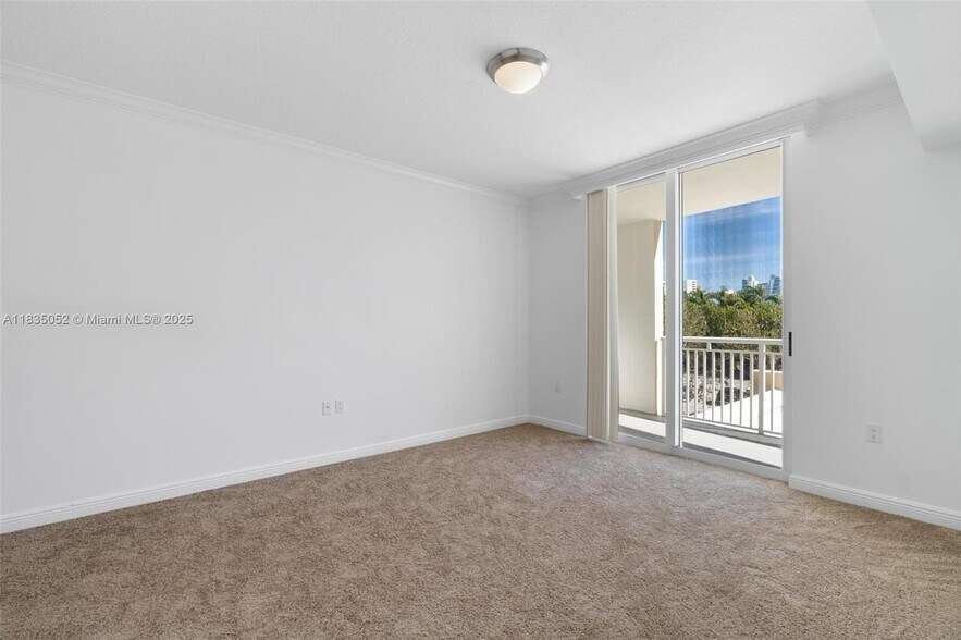 Building Photo - 1755 E Hallandale Beach Blvd