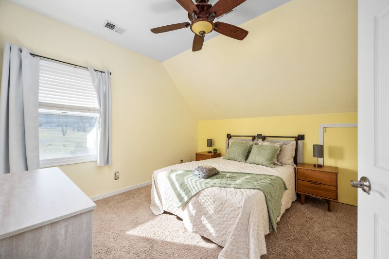 Building Photo - 145 Old Farm Hollow