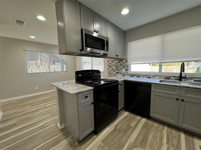 Building Photo - 12804 Copper Cliff Ave