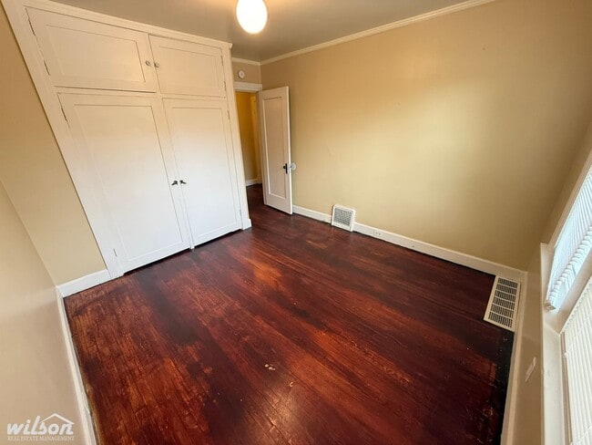 Building Photo - 211 S 16th Ave