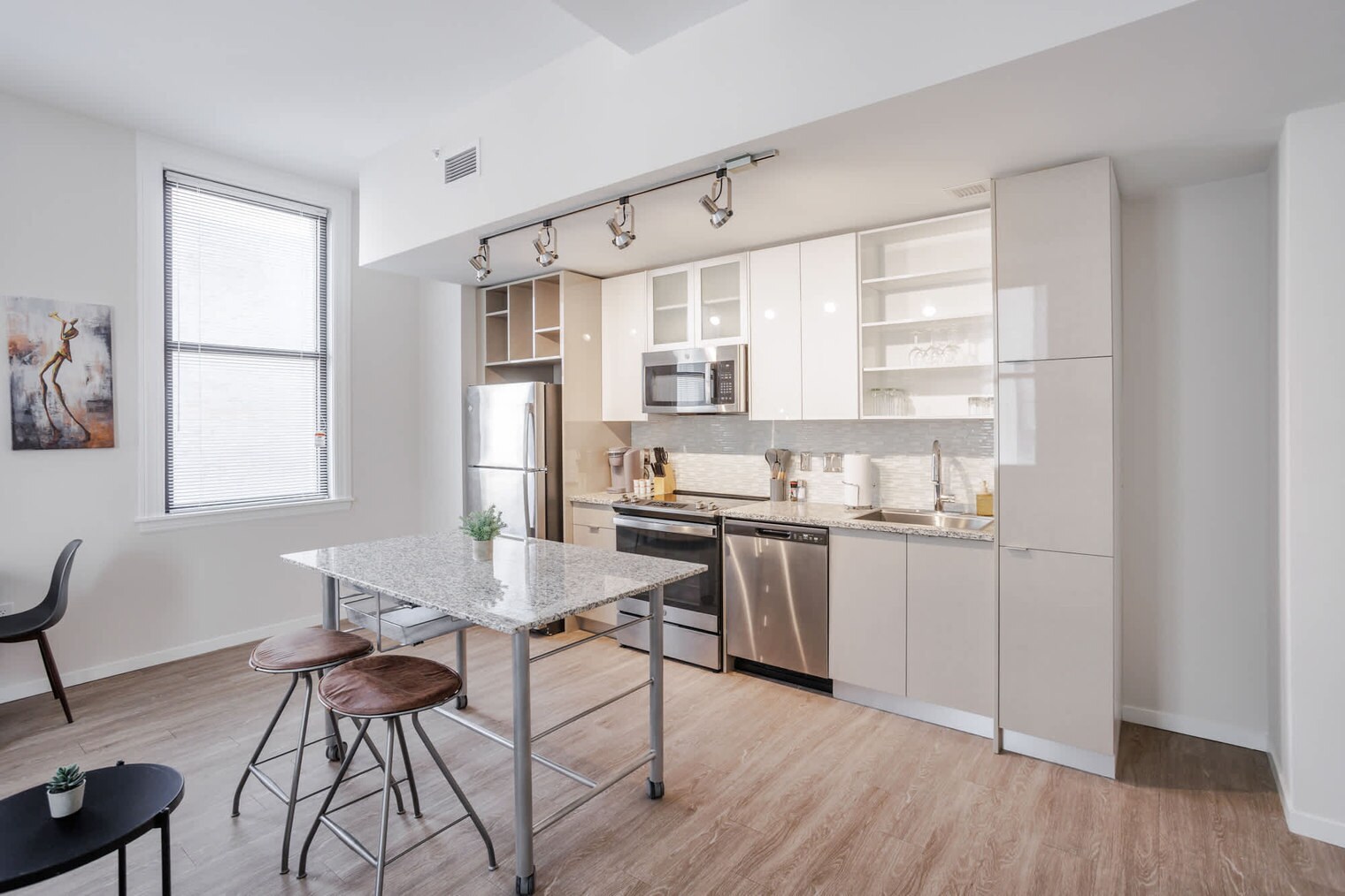 Building Photo - 1 W 4th St