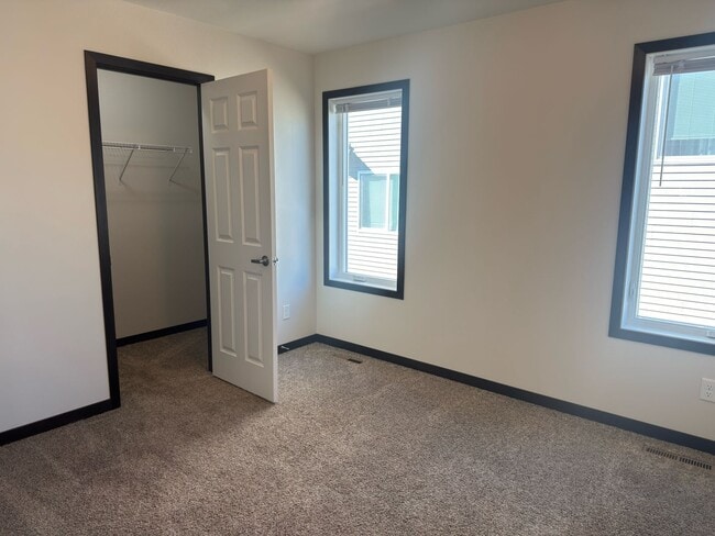 Building Photo - 4 Bed 3 Bath Single Family Home
