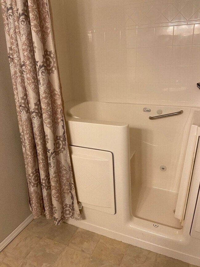 Building Photo - GPC-Monterey Duplex