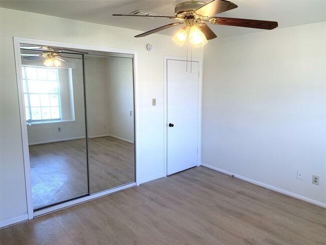 Building Photo - 13611 Elm Ct