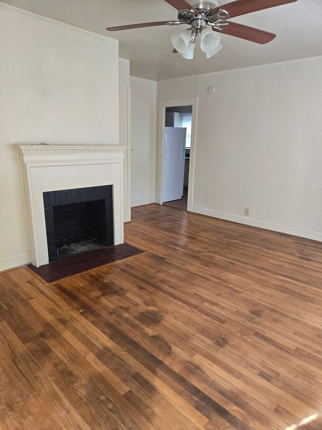 Building Photo - Vintage Charmer for Rent in Lindley Park!
