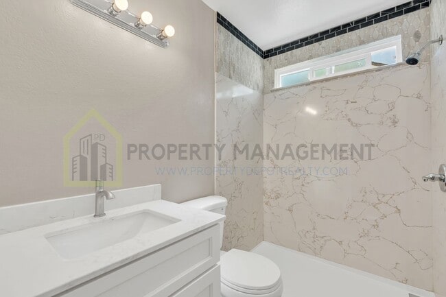 Building Photo - Completely Renovated 4-Bedroom Home with M...