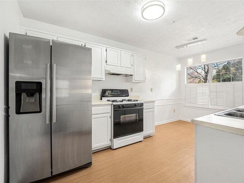 Building Photo - 3920 Sidney Lanier Blvd