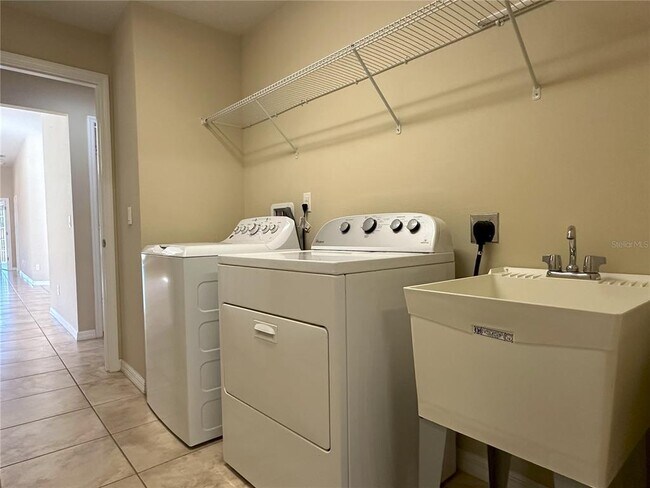Building Photo - 12108 Tripletail Ln