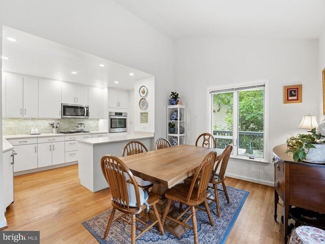 Building Photo - 405 Underhill Pl