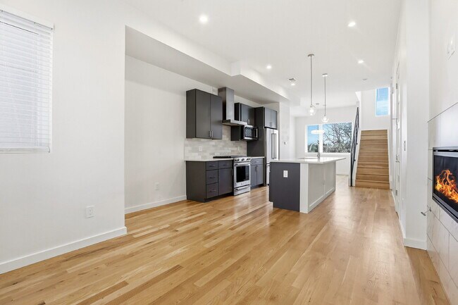 Building Photo - $2,745.95, 2-bed, 2.5 bath, located in Denver with a Rooftop Patio